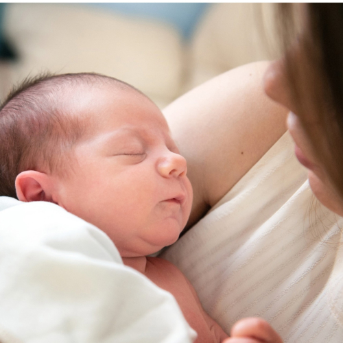 newborn-mother-closeup2160