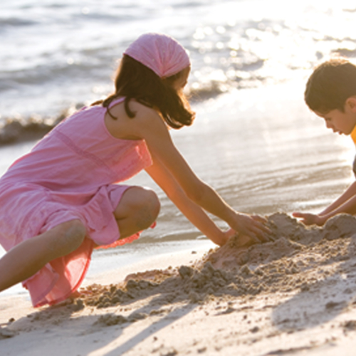 kids-playing-in-sand1440