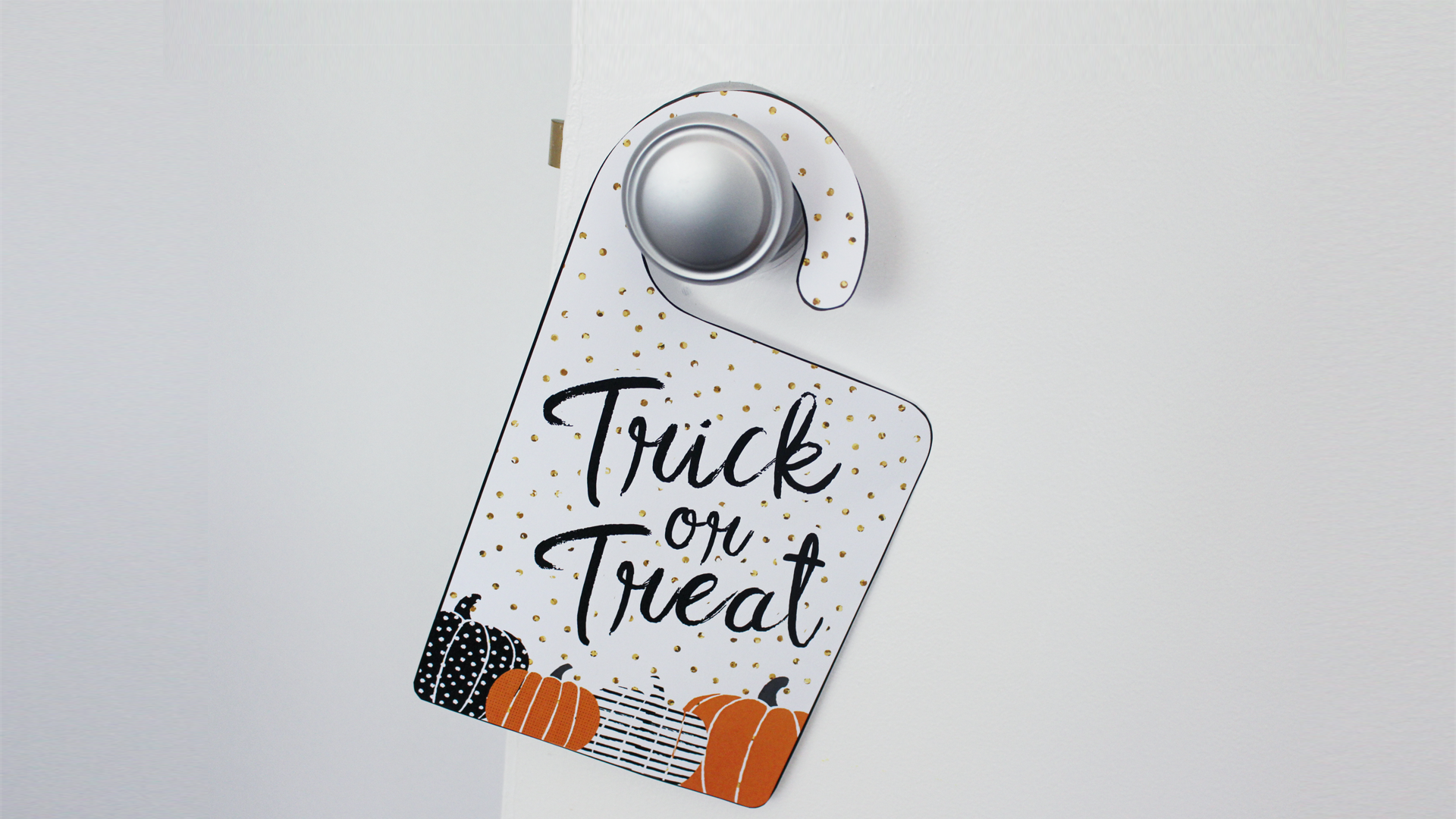 Free Printable Halloween Trick-or-Treat Door Signs