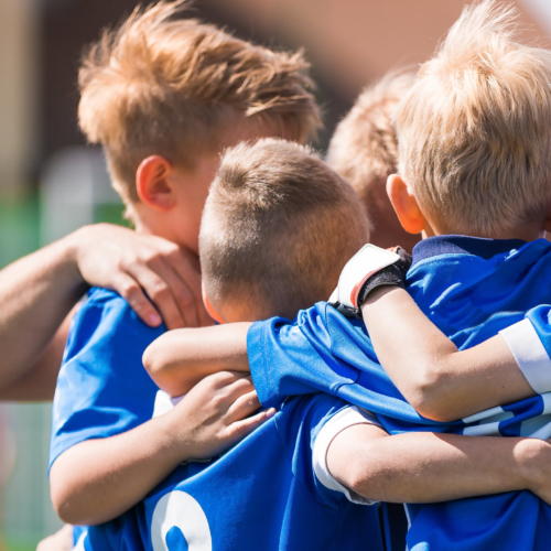 kids-in-soccer-huddle-cropped2160