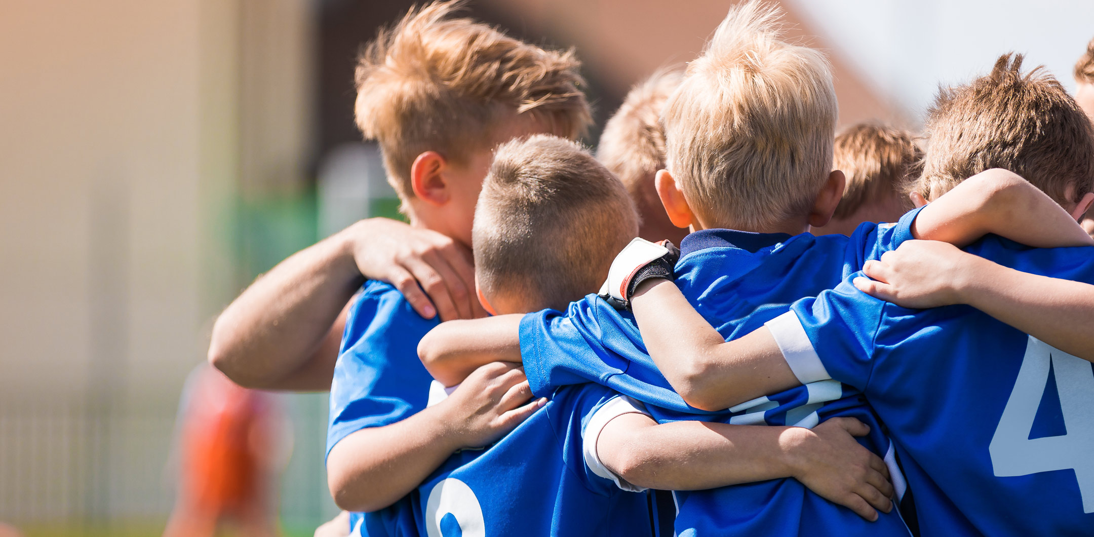 kids-in-soccer-huddle-cropped2160