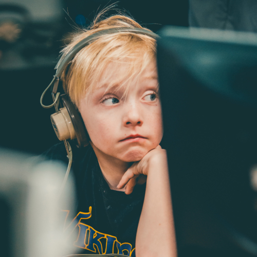 speechpathology-boy-earphones2160