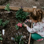 child-gardening2160