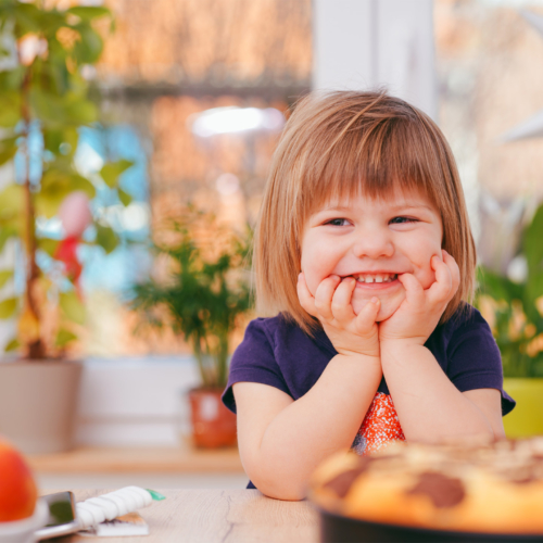 happy-girl-in-kitchen-pizza2160