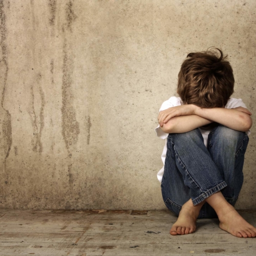 boy-upset-sitting2160