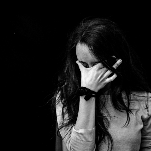 anxious-woman-mono2160