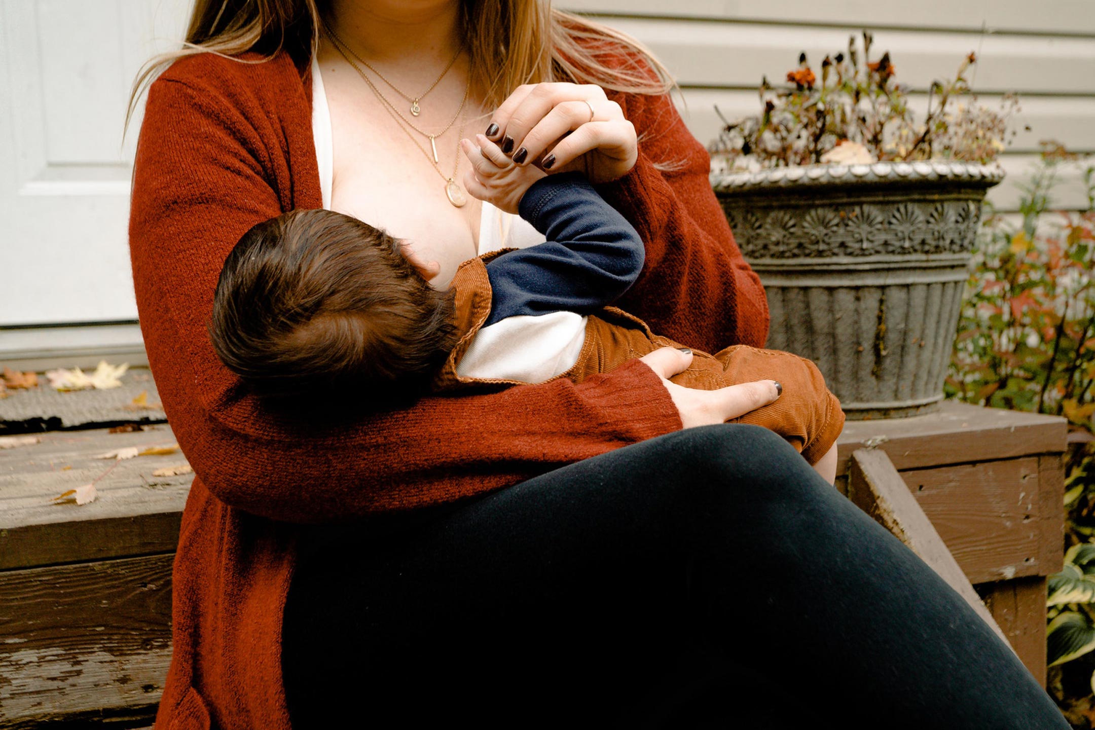 breastfeeding-mum-toddler2160