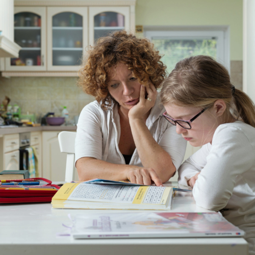 homework-mum-girl-kitchen2160