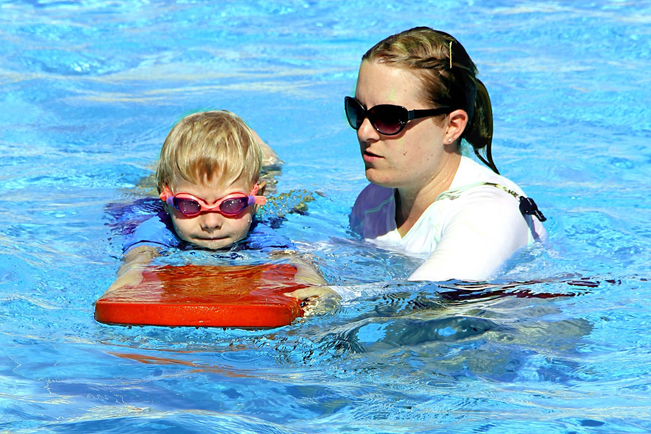 child-swimming-with-teacher2160