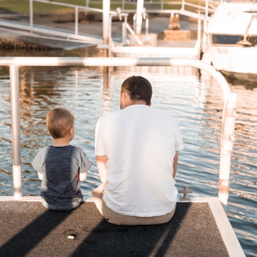 boy-dad-waterside-chat2160