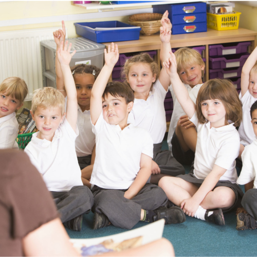 teacher-reading-to-kindy-kids2160