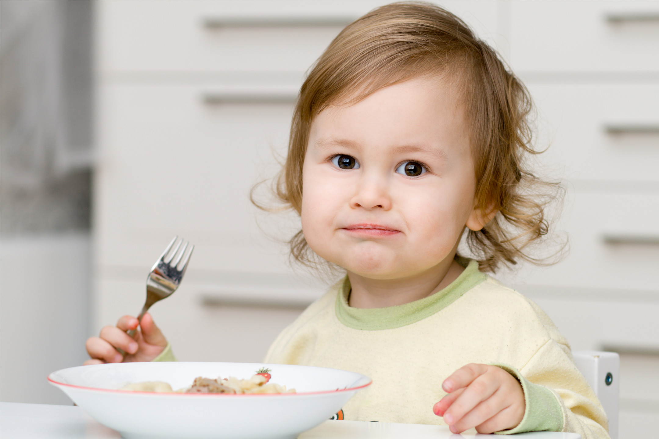 toddler-eating-grinning2160