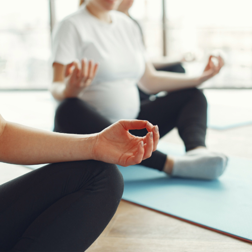 pregnant-women-yoga-group2160
