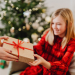 gift-giving-christmas2160