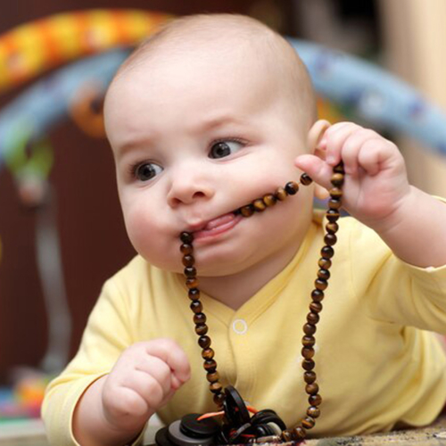 toddler-with-necklace-in-mouth2160