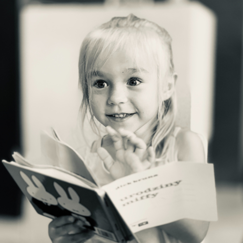 young-girl-reading-miffy2160