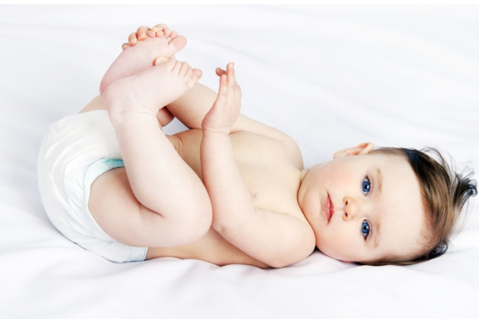 baby-lying-on-back2160