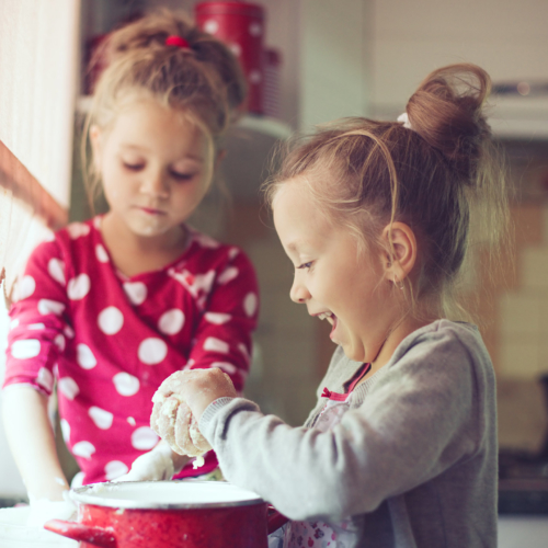 8years-old-twins-cooking2160