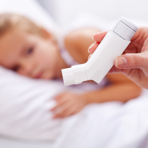 child-with-puffer-medication2160