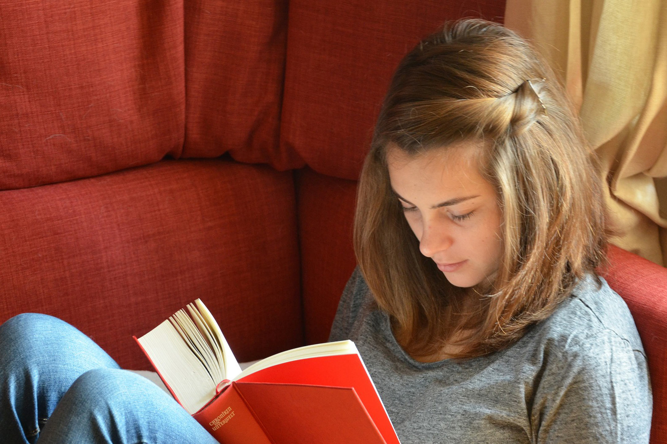 teen-reading-on-couch2160