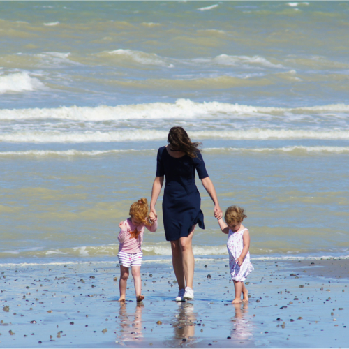 mother-two-girls-on-beach2160