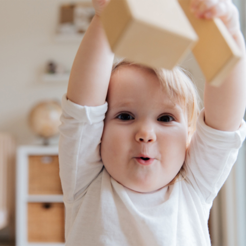 toddler-happy-playing2160