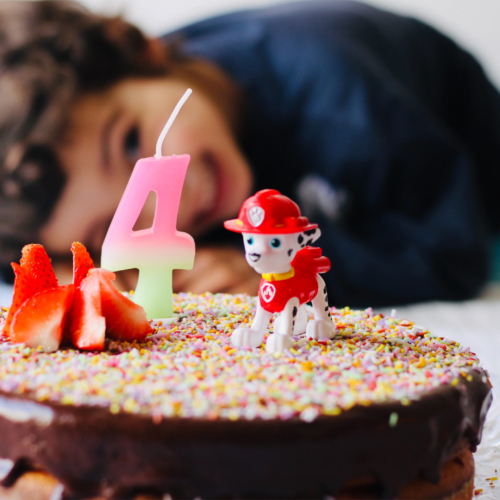 4yr-old-with-birthday-cake2160