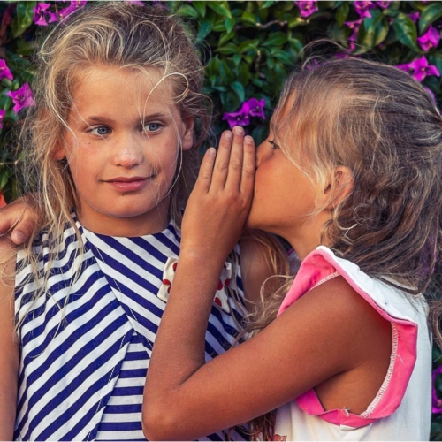 two-girls-whispering2160