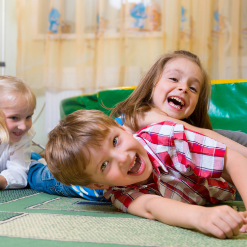 kids-playing-indoors2160