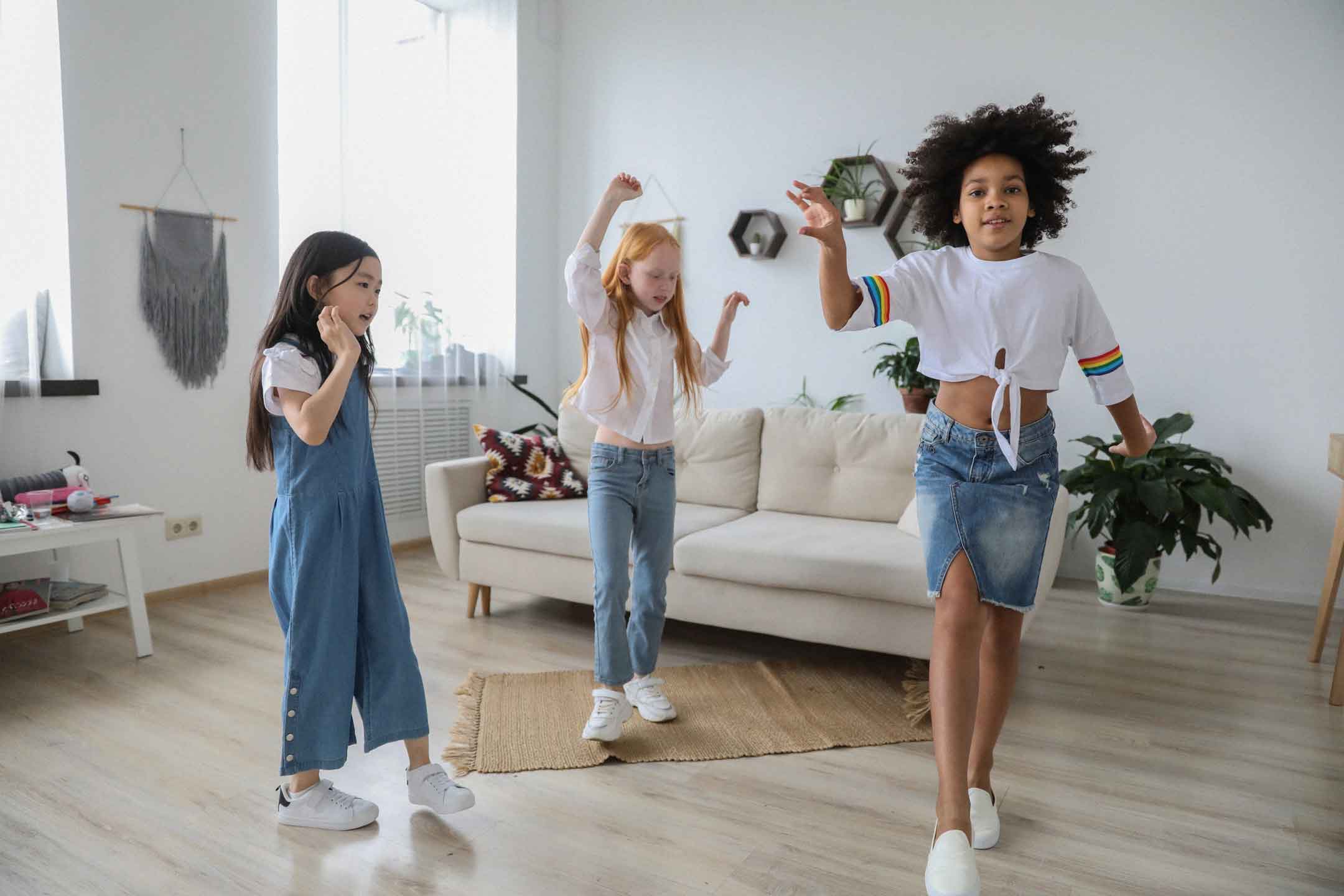 girls-dancing-at-home