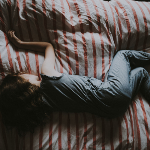 child-asleep-on-bed2160