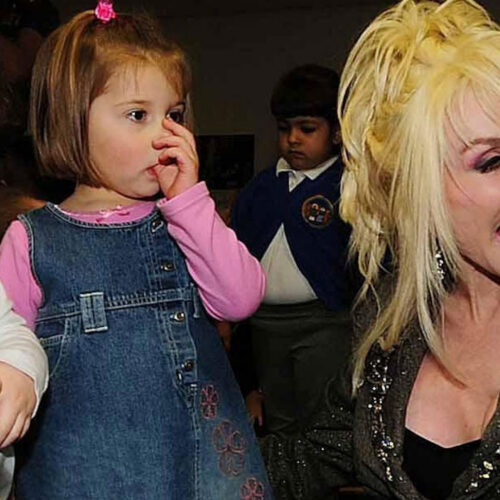 Dolly Parton launches Imagination Library, her children’s literacy scheme in Rotherham, South Yorkshire, December 2007. Rui Viera/Getty Images