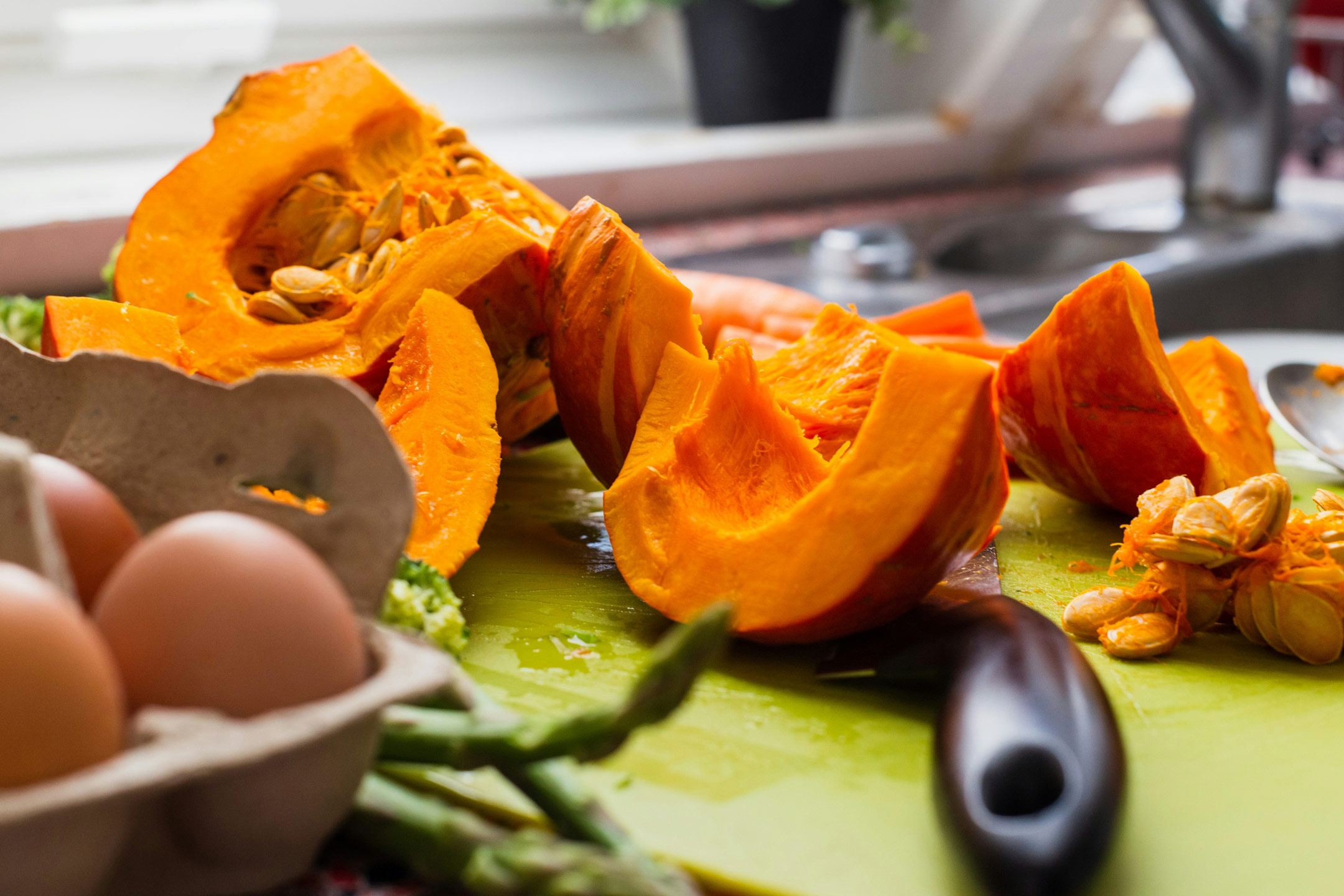 https://theconversation.com/when-to-rescue-food-and-when-to-chuck-it-out-according-to-a-nutritionist-282393
